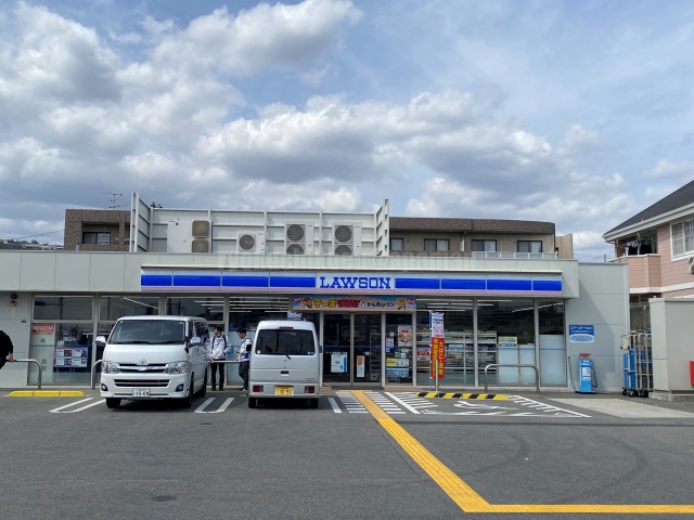コンビニ　ローソン箕面萱野１丁目店（コンビニ）まで1079m