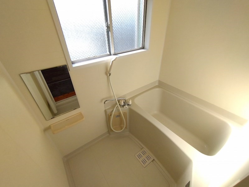 バス・シャワールーム　清潔感のあるお風呂で一日の疲れを癒しましょう。