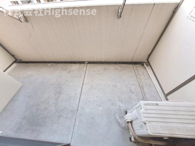 バルコニー　バルコニーからの眺めを楽しみながら食事をしませんか