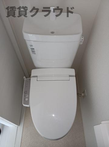 トイレ　温水洗浄便座付きは嬉しいですね！