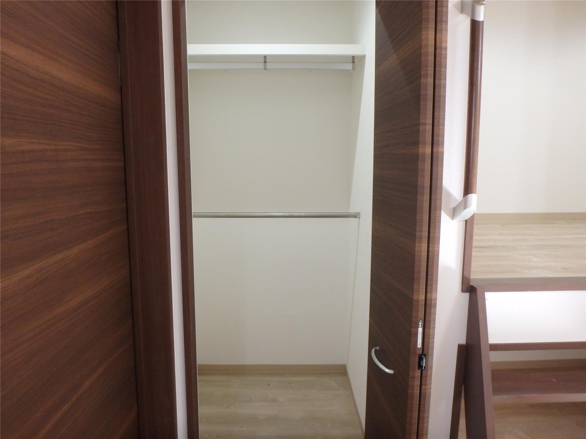 収納　収納力のあるウォークインクローゼットです