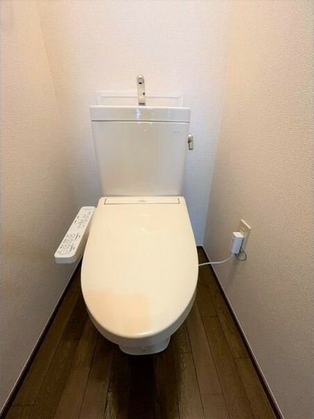 トイレ　同物件の別部屋になります。