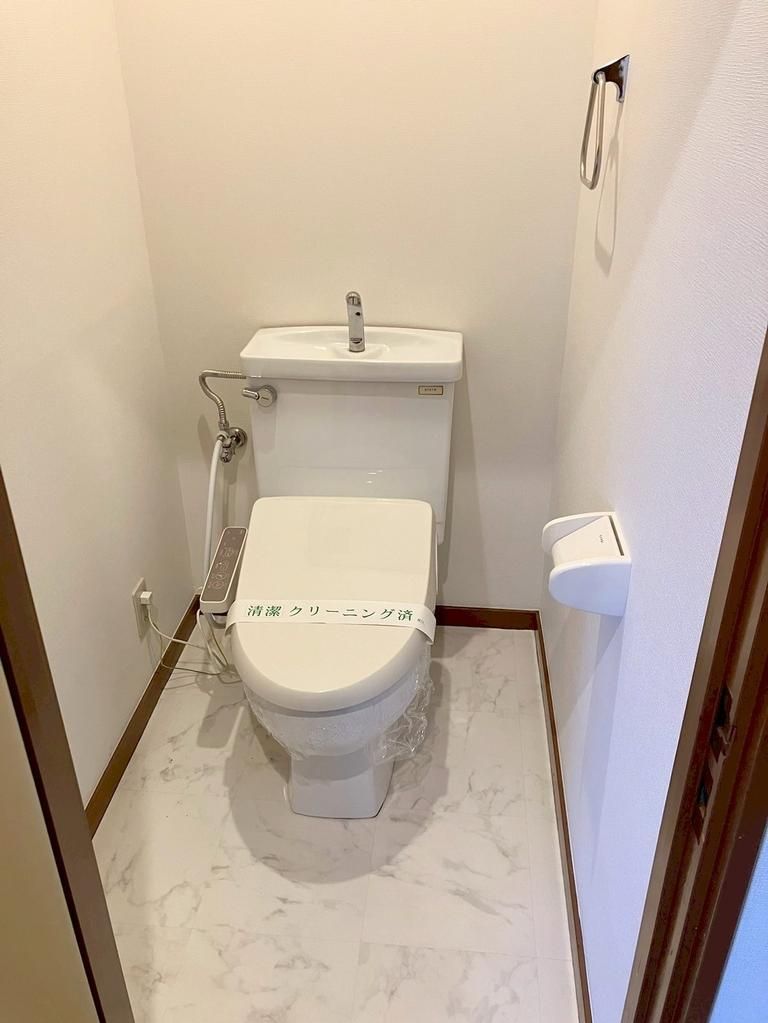 トイレ　温水洗浄便座