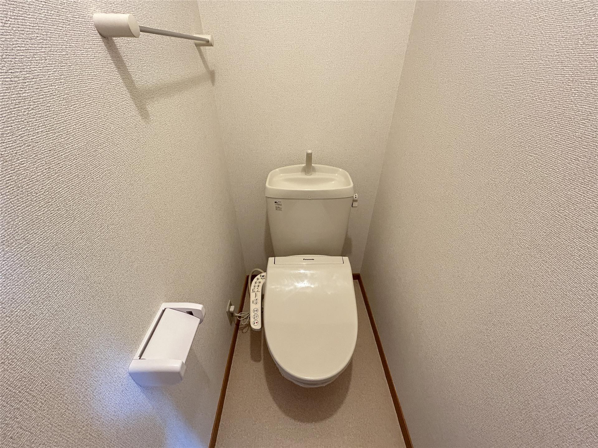 トイレ　温水洗浄暖房便座付トイレ