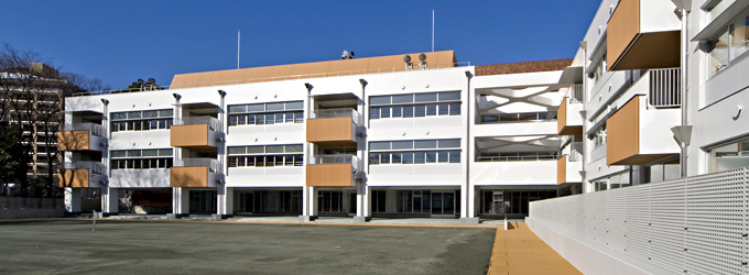 中学校　港区立高陵中学校（中学校）まで104m