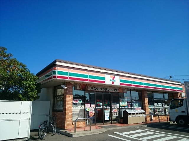 コンビニ　セブンイレブン  坂井東店（コンビニ）まで90m