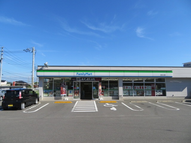 コンビニ　ファミリーマート（コンビニ）まで601m