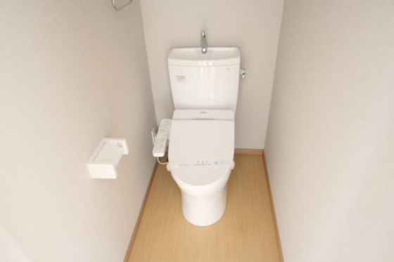 トイレ　※別の部屋の写真です。