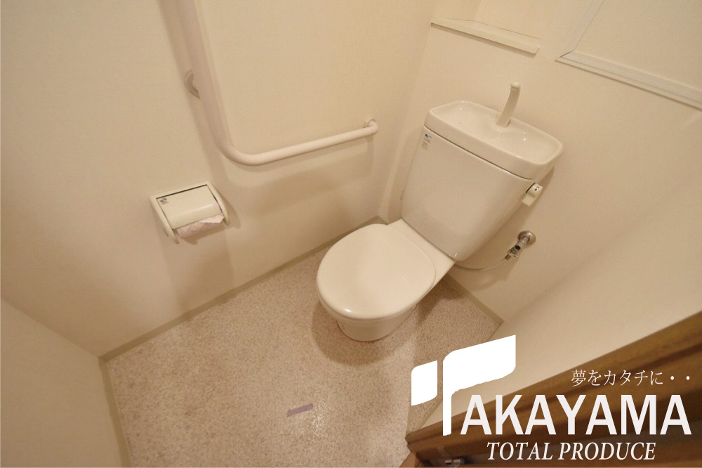 トイレ　トイレ、収納棚付きで便利な清潔感のあるトイレスペース★