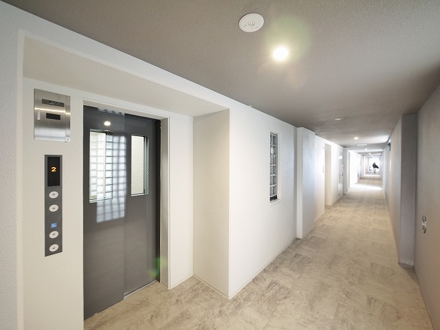 エントランス　エレベーター付きで上階でも楽々。
