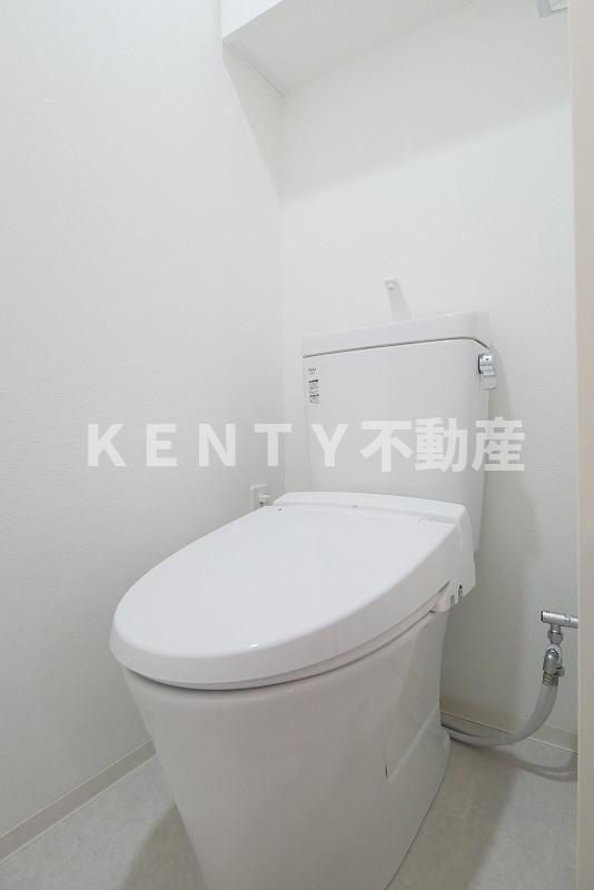 トイレ　落ち着いた色調のトイレです