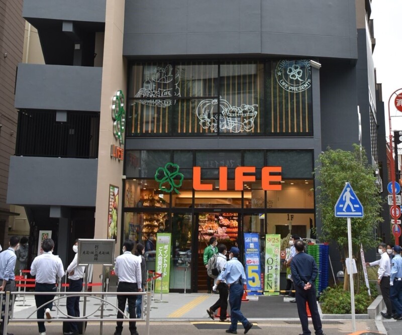 スーパー　ライフ本郷三丁目駅前店（スーパー）まで499m