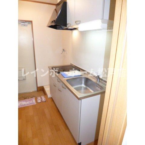 キッチン　コンパクトなキッチンで掃除もラクラク