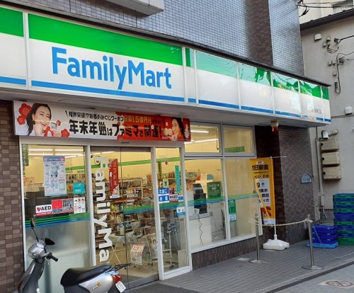 コンビニ　ファミリーマート 浦和駅東口店（コンビニ）まで241m