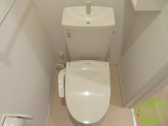 トイレ　ウォシュレット機能付きのトイレです。清潔感もあります。