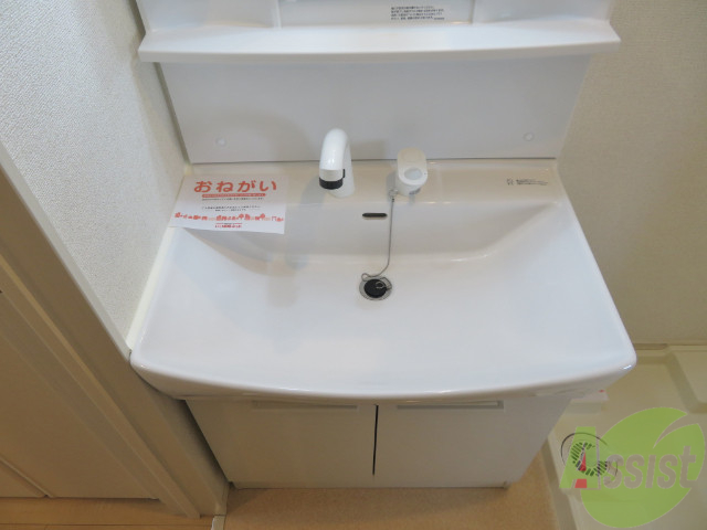 洗面設備　独立洗面台が付いています。身支度の際に便利です。
