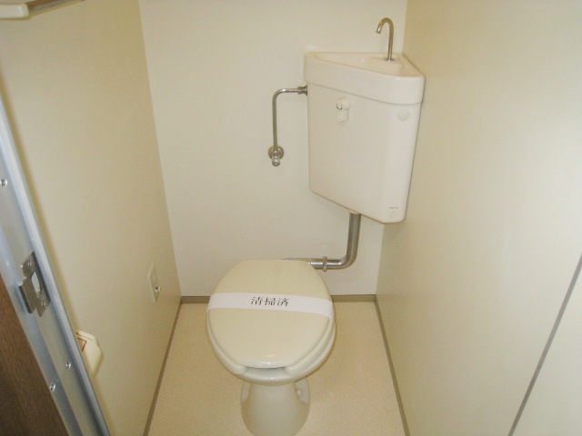 トイレ　同物件別号室のものです。