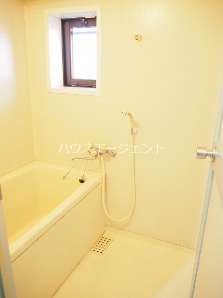 バス・シャワールーム　バストイレ別です。
