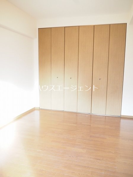 その他部屋・スペース　明るい洋室です。