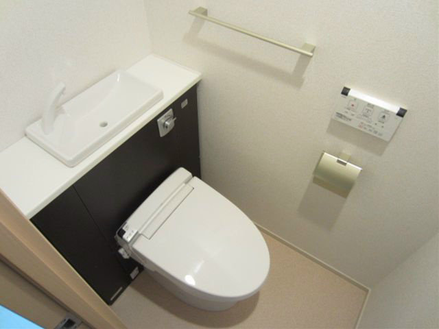 トイレ　温水洗浄便座