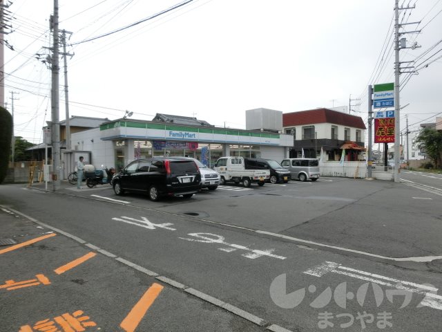 コンビニ　ファミリーマート 松山竹原三丁目店（コンビニ）まで165m