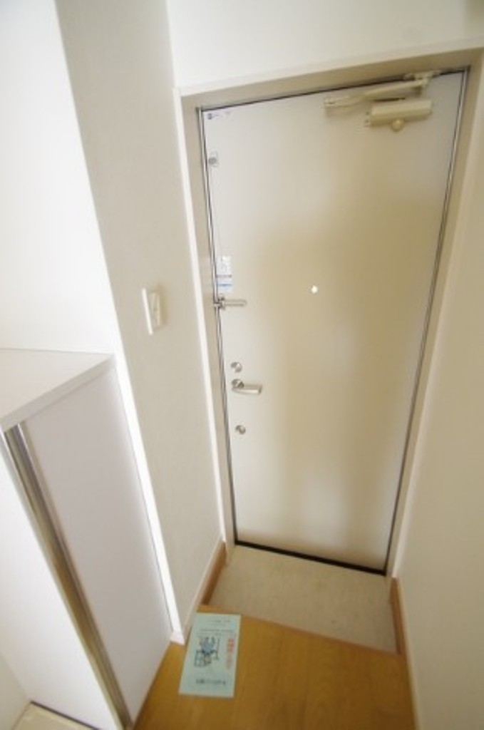玄関　※類似物件参考写真