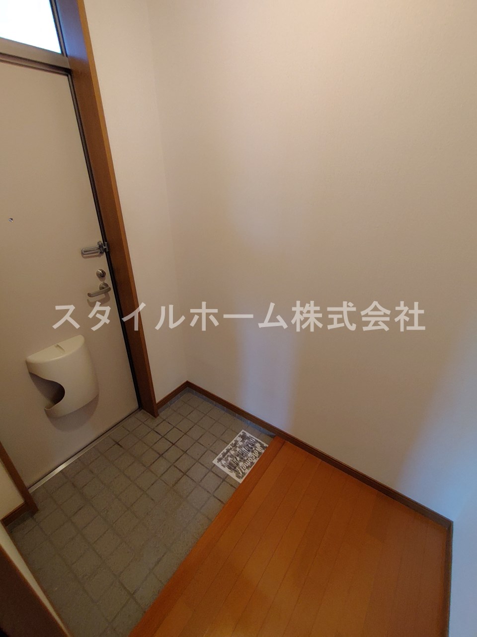 玄関　別部屋写真です。