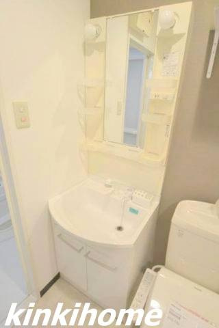 洗面設備　写真は別のお部屋のものでございます
