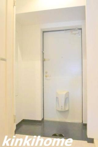 玄関　写真は別のお部屋のものでございます