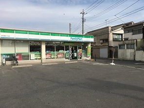コンビニ　ファミリーマート 保木間五丁目店（コンビニ）まで351m