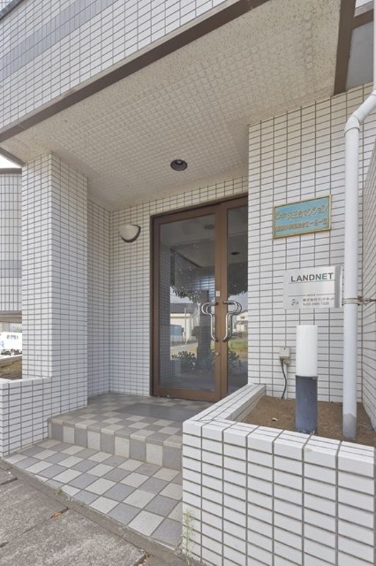エントランス　清潔なエントランスです