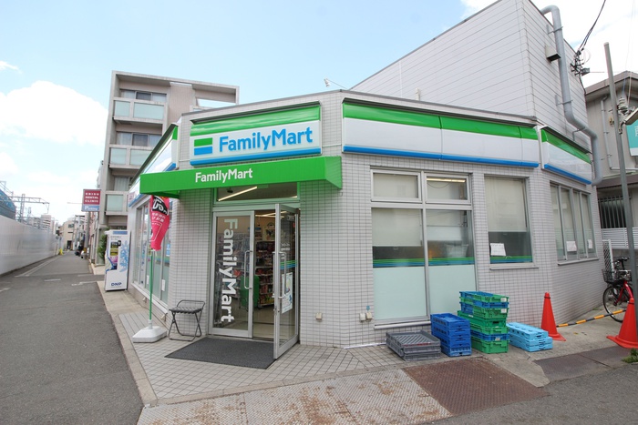 コンビニ　ファミリーマート（コンビニ）まで460m
