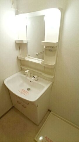 洗面設備　使いやすい洗面所です