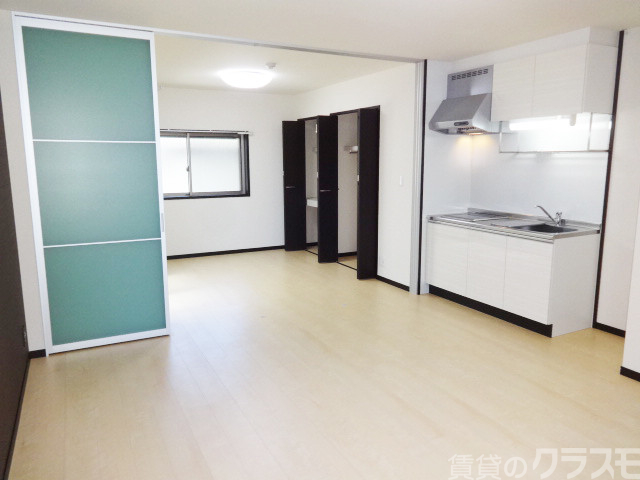 居室・リビング　２部屋続きですので開放感があります◎