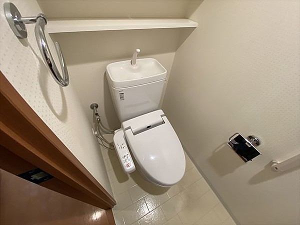 トイレ　別タイプ部屋　参考写真です