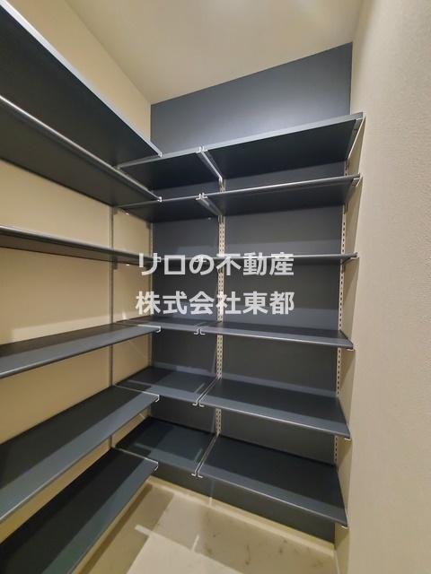 玄関　マルチシューズクロークで靴類もたっぷり収納♪