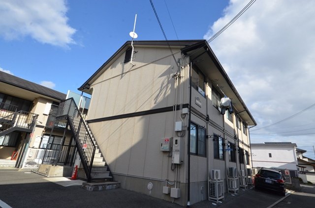 建物外観　宅配ボックス付きで不在時にも便利♪