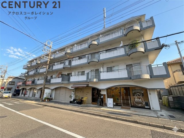 建物外観　敷地内に駐車場あります