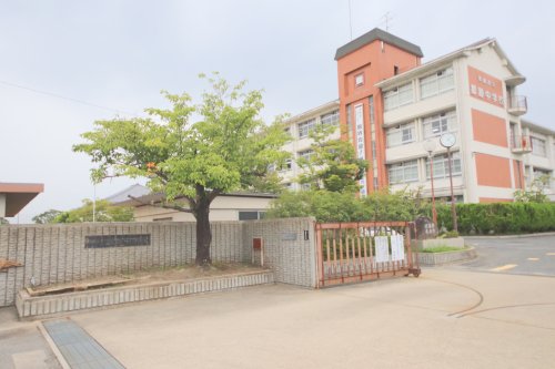 中学校　奈良市立都跡中学校（中学校）まで1352m