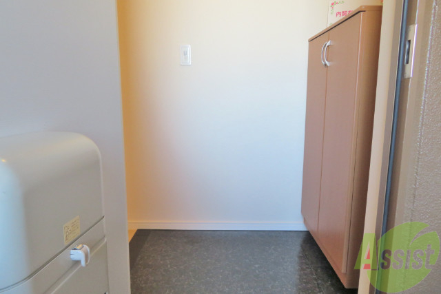 玄関　（参考写真）すぐに玄関からお部屋が見えないので安心ですね