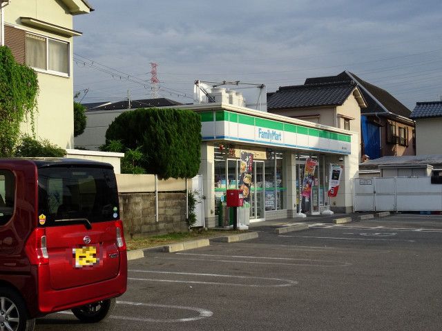 コンビニ　ファミリーマート高槻天川新町店（コンビニ）まで205m