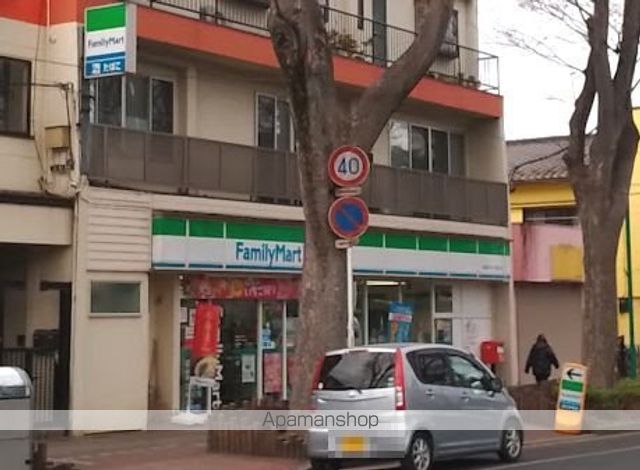 コンビニ　ファミリーマート（コンビニ）まで400m