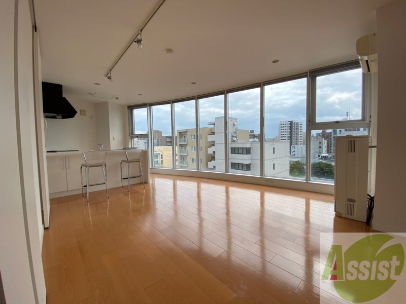 居室・リビング　広くてキレイなお部屋が広がっていて、充実した生活が送れそう。