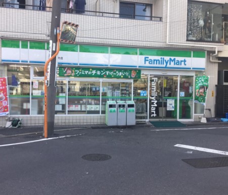 コンビニ　ファミリーマート市谷台町店（コンビニ）まで509m