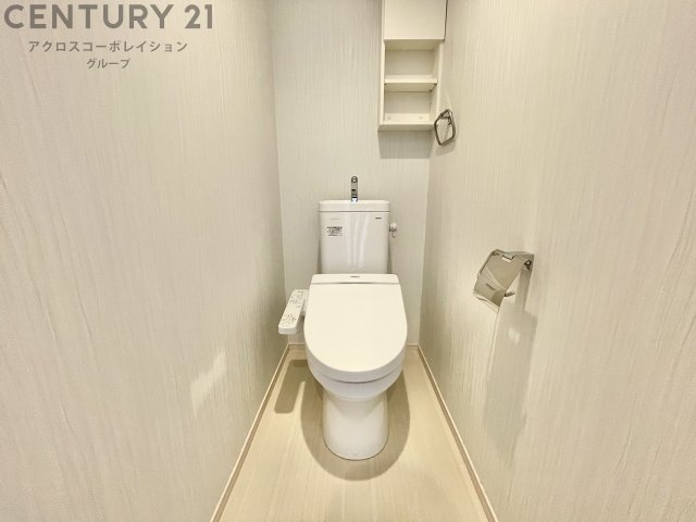 トイレ　温水洗浄便座付きのトイレです♪