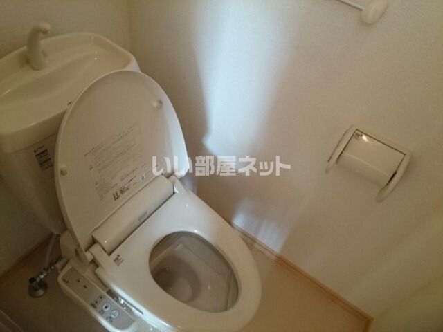 山陽電鉄本線 浜の宮駅 徒歩23分 2階建 築17年のトイレ写真