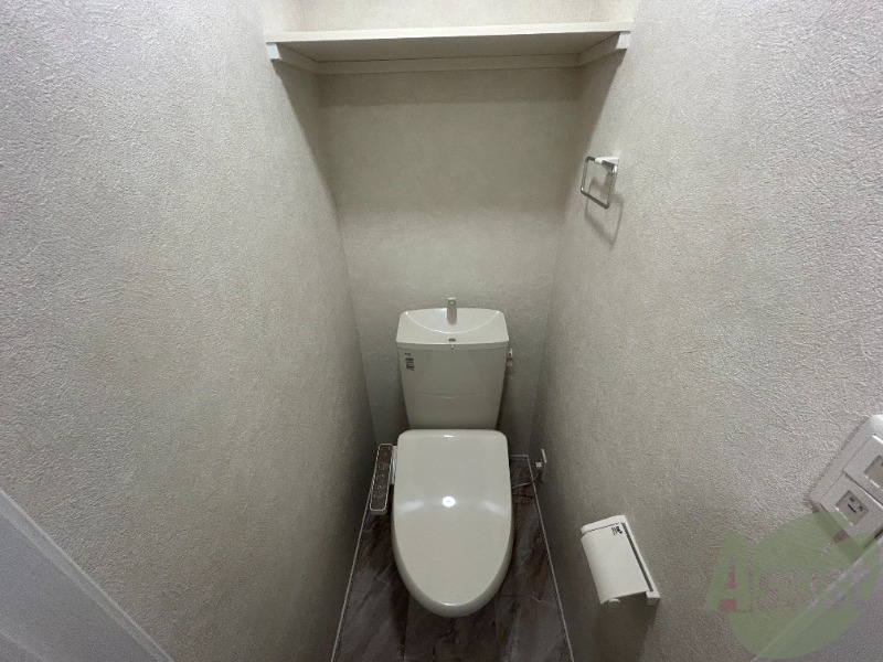 トイレ　トイレはウォシュレット機能付きです。安心して使用できますね。