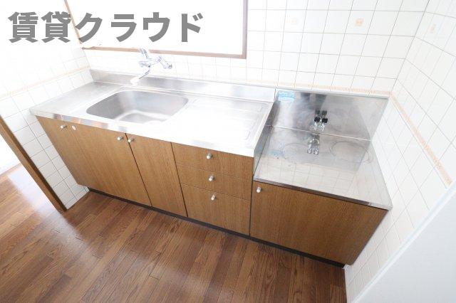 キッチン　コンパクトなキッチンで掃除もラクラク