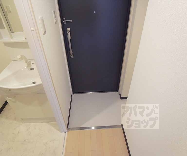 玄関　玄関は段差も無く安心です。