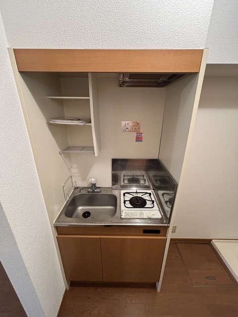 キッチン　※室内写真は同真子の別号室の写真です。